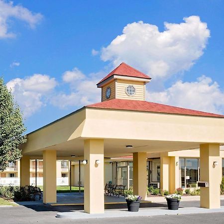 Days Inn By Wyndham Easton Exterior photo