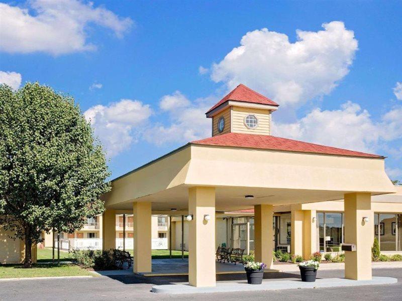 Days Inn By Wyndham Easton Exterior photo
