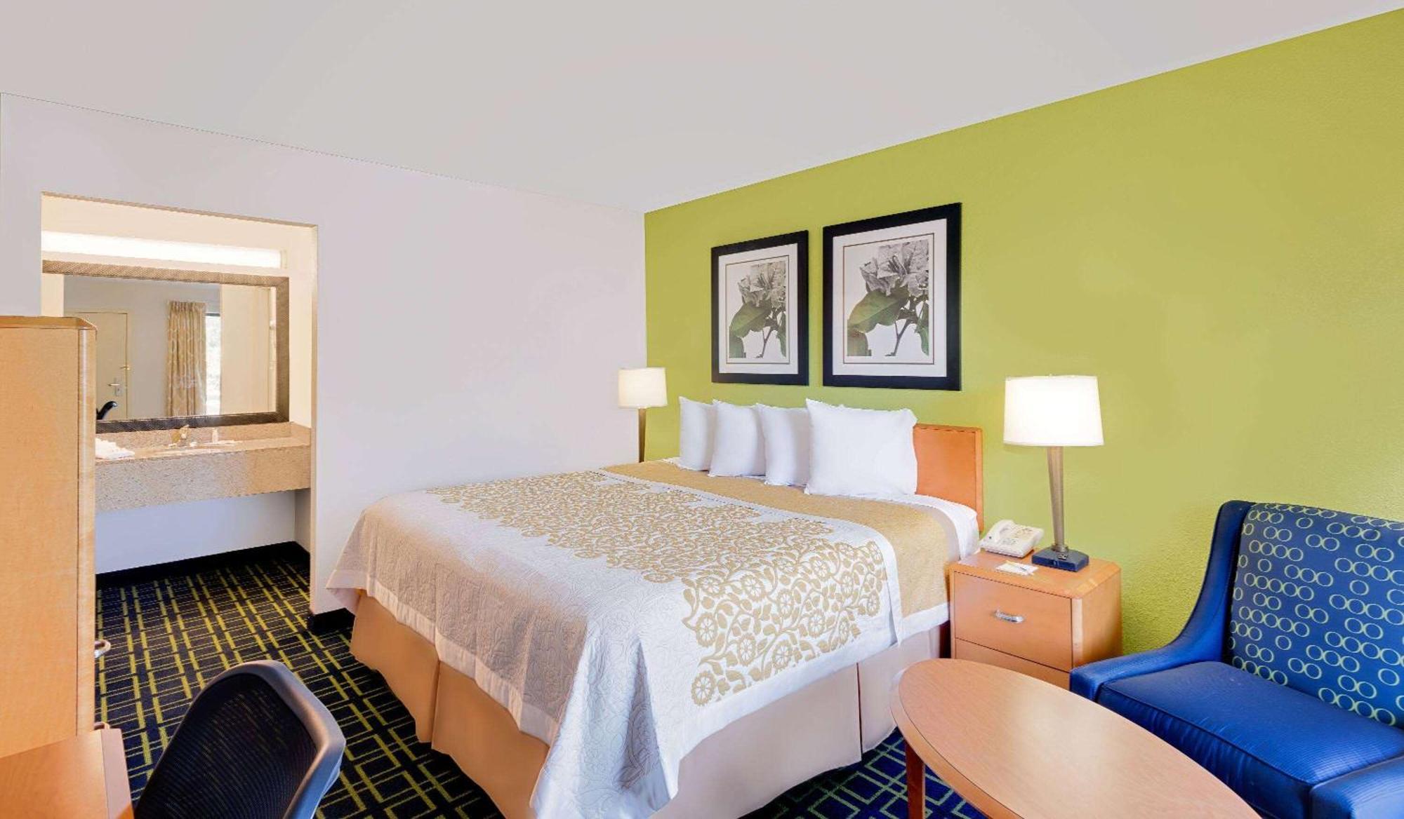 Days Inn By Wyndham Easton Exterior photo