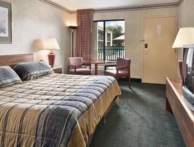 Days Inn By Wyndham Easton Exterior photo